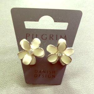 White flower earrings